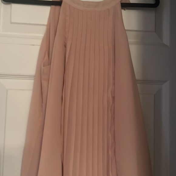 Light rose colored sleeveless top - Picture 2 of 2